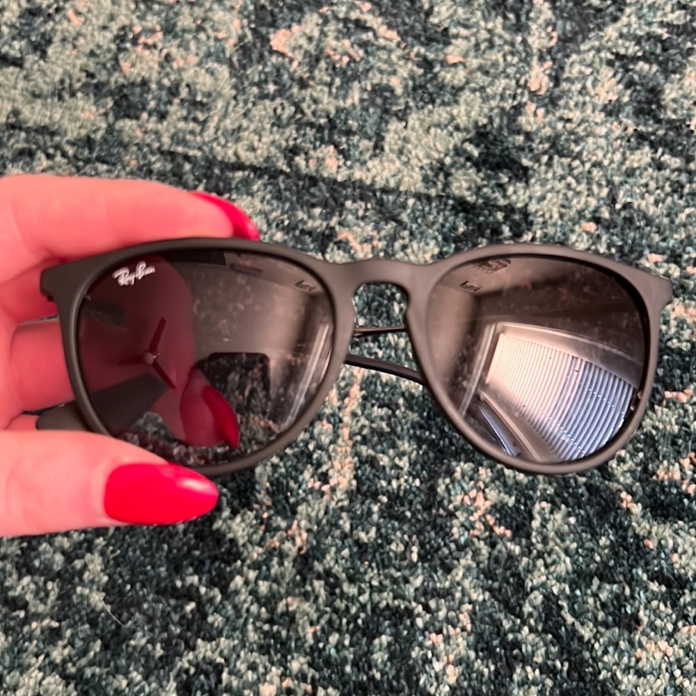 Woman’s Erika Black Ray Ban Sunglasses